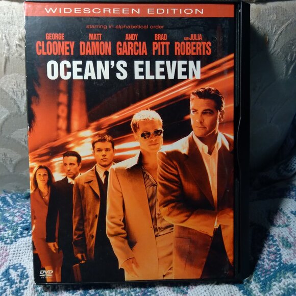 OCEAN'S ELEVEN MOVIE ON DVD GEORGE CLOONEY/BRAD PITT/MATT DAMON SPECIAL FEATURES - Picture 1 of 9